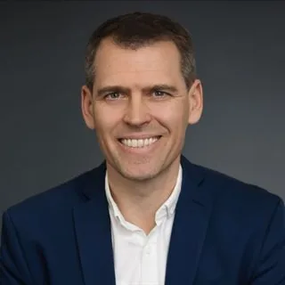 Dr. Julian Popp